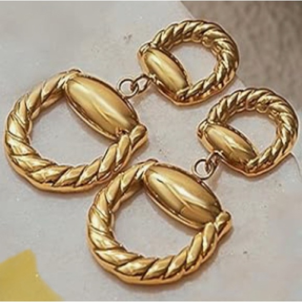 Gorgeous Dillards 18kt Dip Rope Horse Bit Dangle Earrings